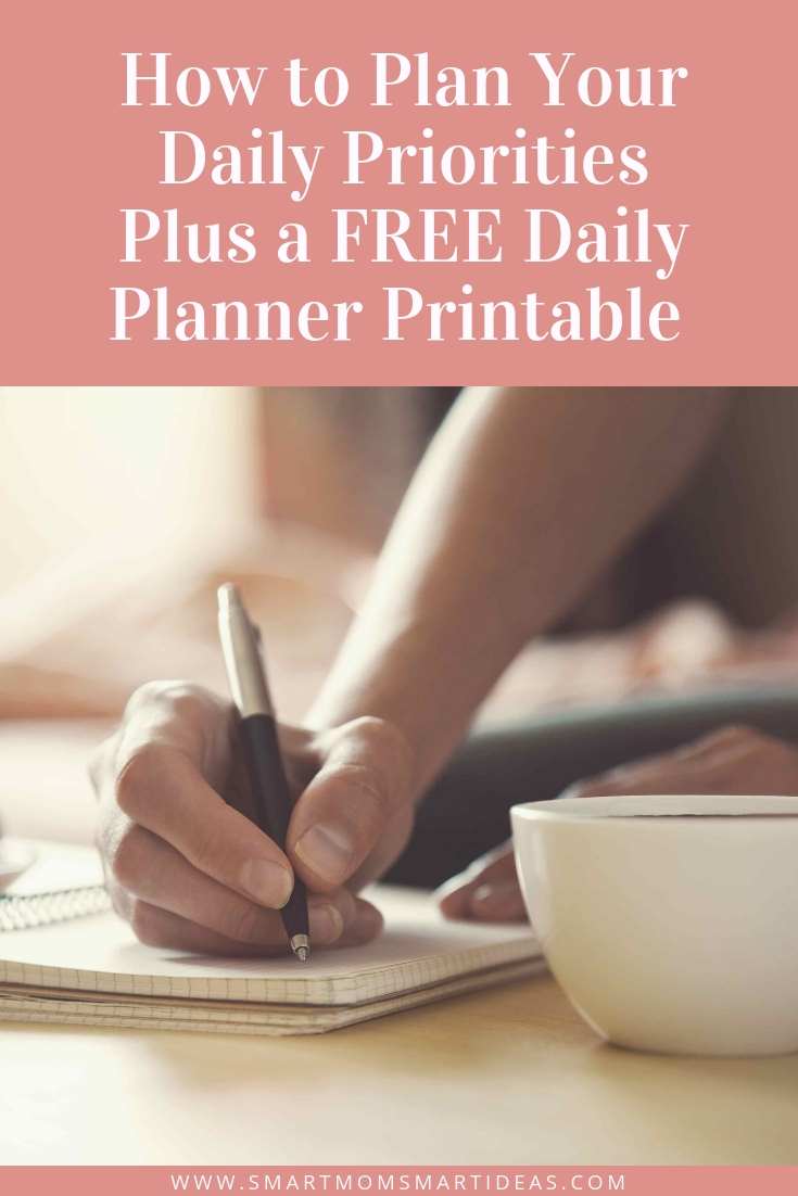 Learn the 5 secrets to take control of your day and get more done. Plan you day successfully. #smartmomsmartideas, #timemanagement, #dayplanning, #freeprintable