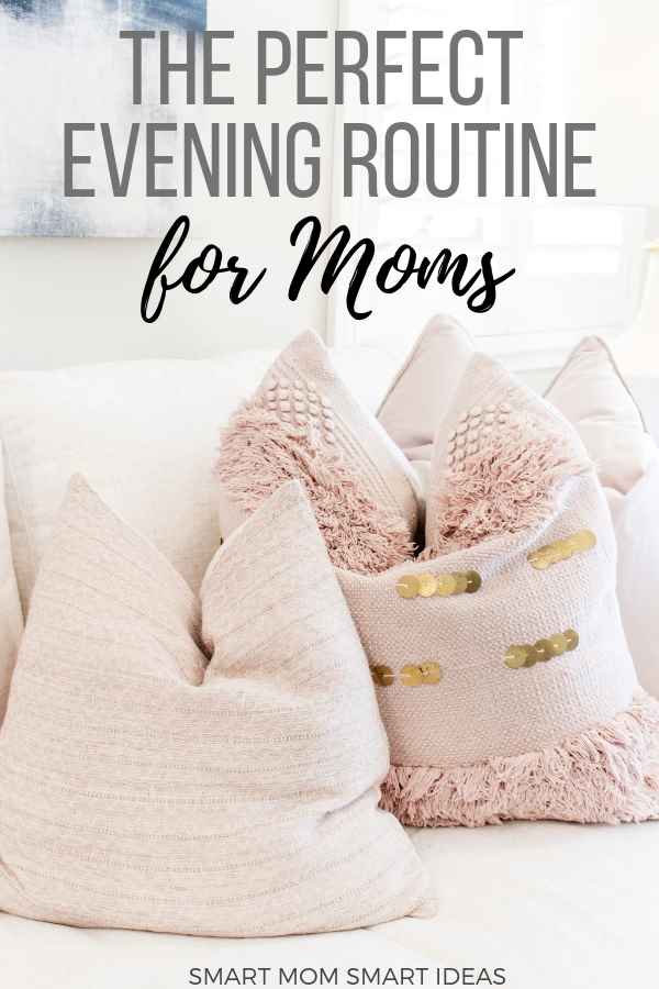 The perfect evening routine to finish your day right. Daily routines that work for moms. #smartmomsmartideas, #routines, #dailyroutines, #eveningroutine